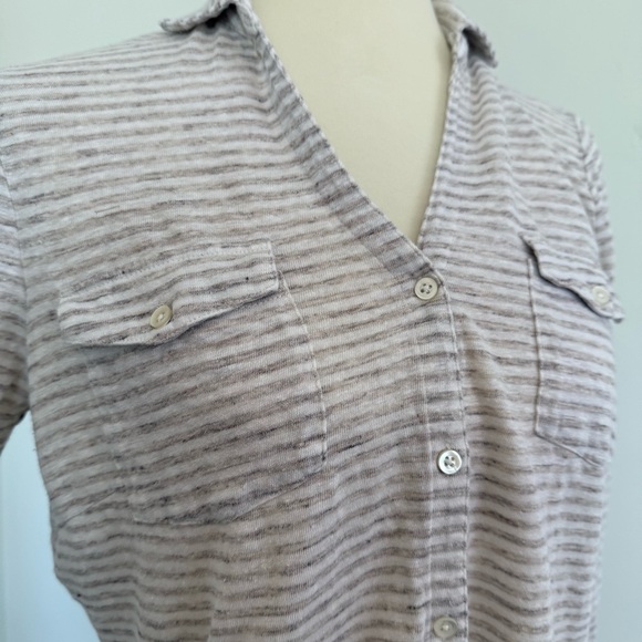 J McLaughlin Stripe Button Blouse Size Medium - Picture 5 of 13